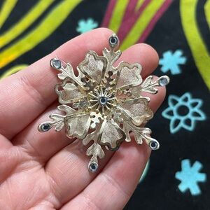 VTG Cottagecore Blue Rhinestone Snowflake Silver Tone Metal Costume Brooch